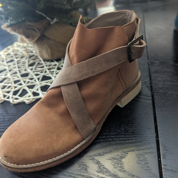 Free People Las Palmas distressed leather ankle boots size 5.5 - Picture 2 of 12